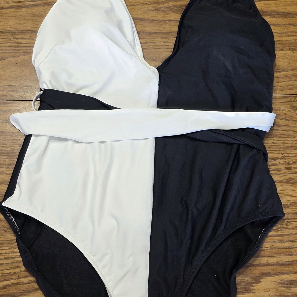 Time and Tru Black and White Ladies One Piece